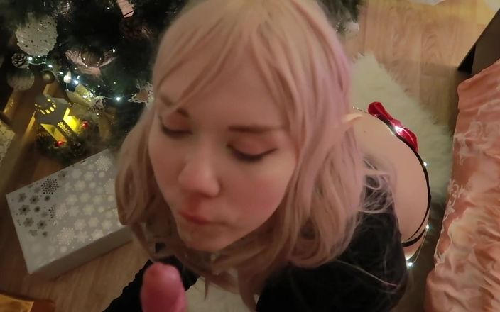 Estie: Stoute stiefzus wordt anaal geneukt voor Kerstmis