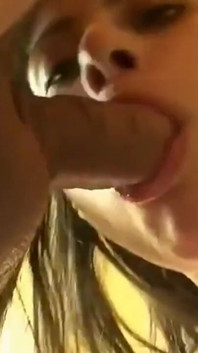 Calda latina bruna Mia sesso amatoriale e facciale