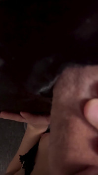 Uzyskiwanie mojego napełniania z tego twardego kutasa w Gloryhole