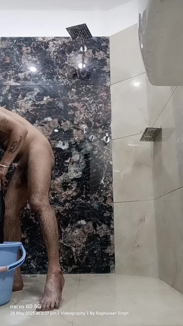 Rajasthani-old-lover: Hintli baba halka açık yerde masterbation