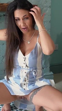 Roxxy Lea - สาวน้อยกวาดปล่องไฟเย็ดมันส์