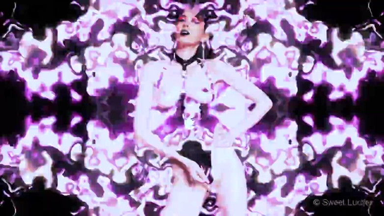 Rebecca Diamante: 永久脑损伤 - 警告：包含闪烁的灯光!!
