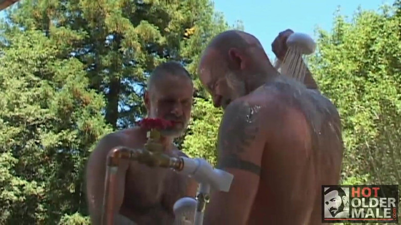 Pantheon men: Backwoods Bears：汤姆和艾伦