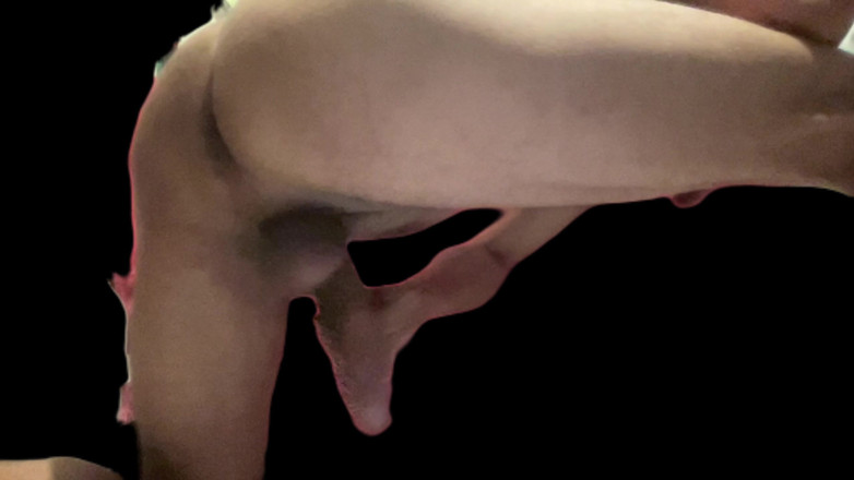 Naughty Cock: 背着他自慰。