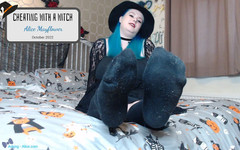 Alice_Mayflower_Scottish: Podvádění s čarodějnicí