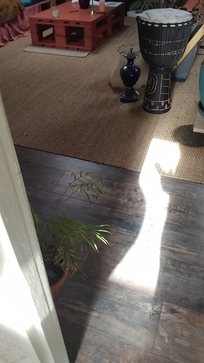 AnaMkeith: Güneşte mastürbasyon yapıyor