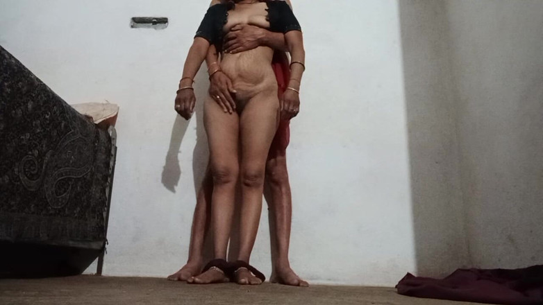 skkumari257: खूबसूरत सोनम भाभी गुप्त प्रेमी के साथ मुखमैथुन और खड़े होकर सेक्स कर रही हैं