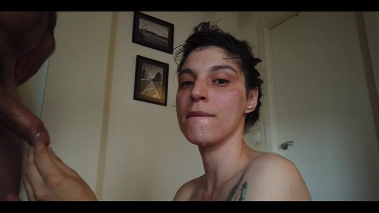 Hard & Rock cc: Miluji být na kolenou s lízátkem v ústech.