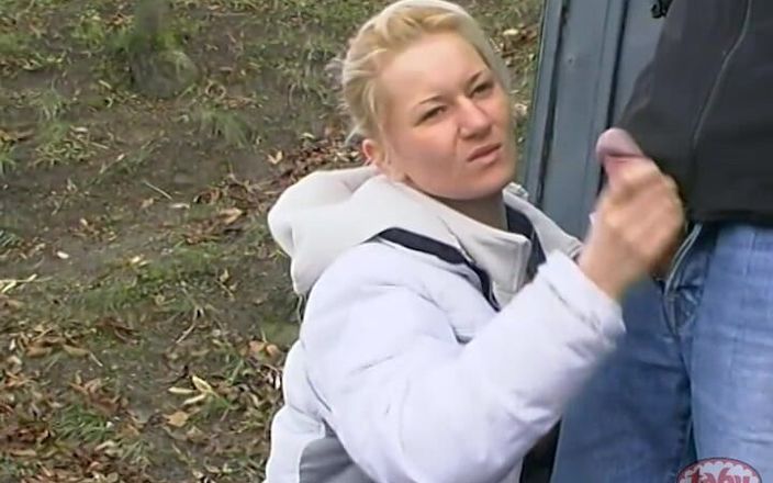 Tabu Film: Kobiety zawsze powinny nosić ze sobą bułkę podczas chodzenia ...