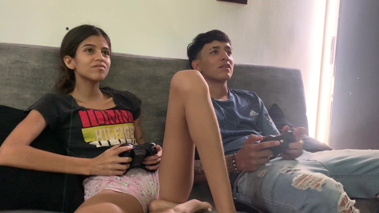 TUflacasex123: Playing at Home with My Stepsister Ends up in a...
