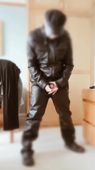 Bellhead: Reverse motion leather jerk