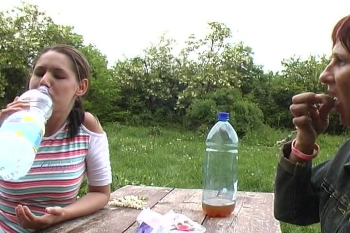 Porno kino: This Babe From Germany Is Here to Pee All Over