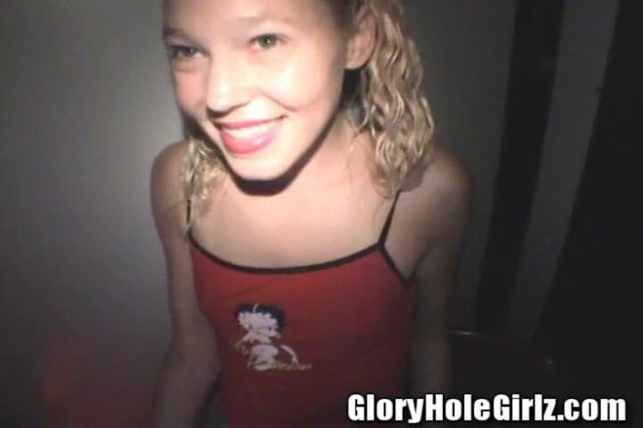 Glory Hole Girlz: リヴ・ウィルダーはディックをファックしますBBCグローリーホール小さなおっぱい小柄なおさげフェスト!