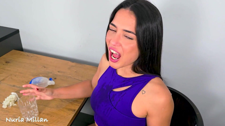 Nuria Millan: Freaky Pissy Spela med Piss Älskare Nuria Millan