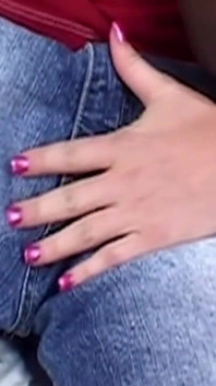 Garota branca pequena montada em sua BBC