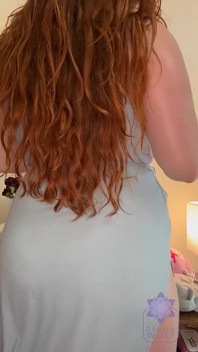 Deslumbrante Gata Sundress Twerking