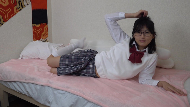 Girls of Hel: Cewek sange ini lagi asik masturbasi sambil pakai stoking seksi...