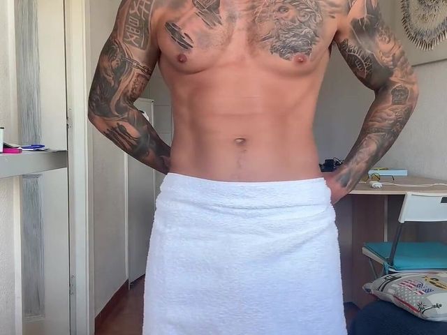 Big Cock Surprise!! Boygym (Boy gym)