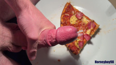 Horneyboy98: Твинк брызгает на его пиццу