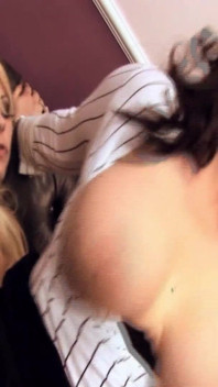 Lesbian lesbian dengan besar 3_blonde ajak karyawannya untuk pakai strap-on di kantor