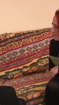 Sletterige blondine en roodharige delen pikzuigen