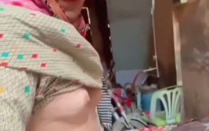 Jasiya: Pemujaan pantat dan ekspresi anal si banci class