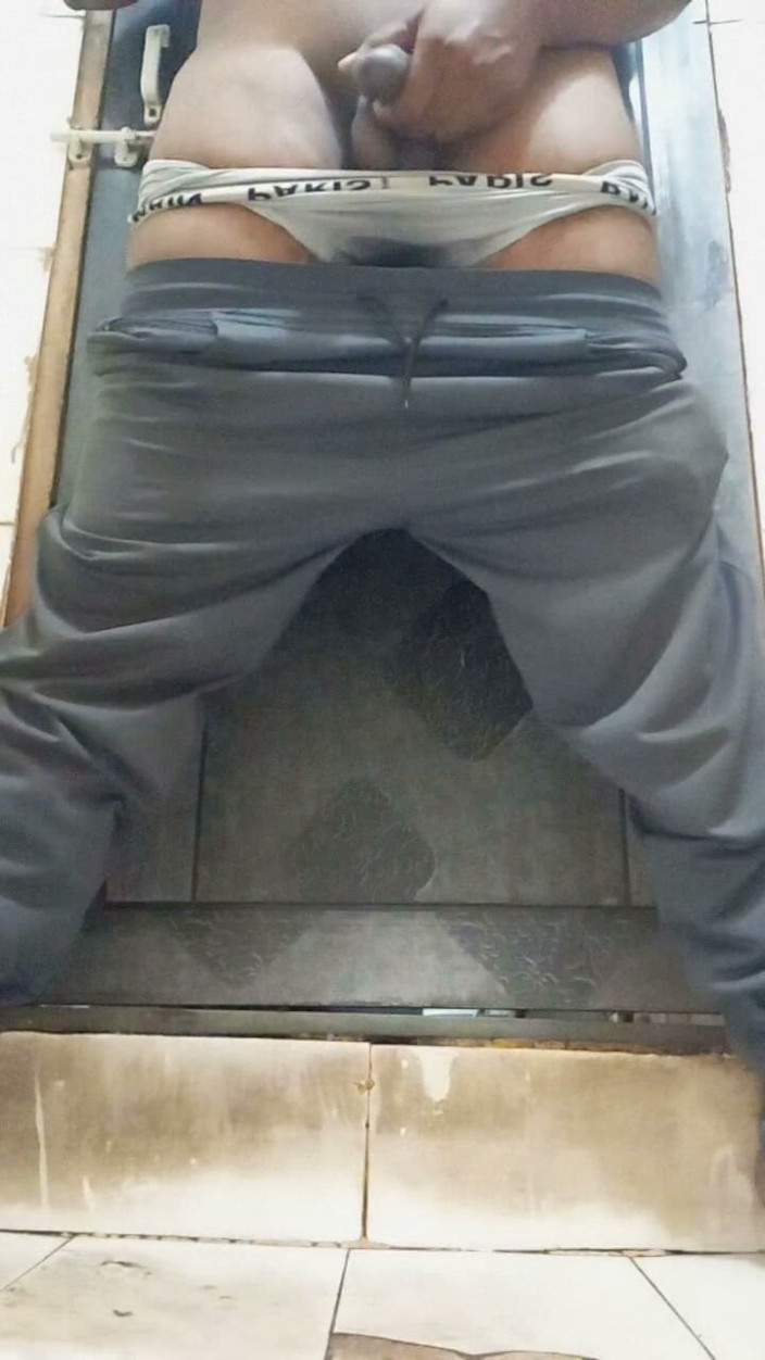 Sweet Indian cock: Indische desi-tante leckt möpse mit Penis-handjob