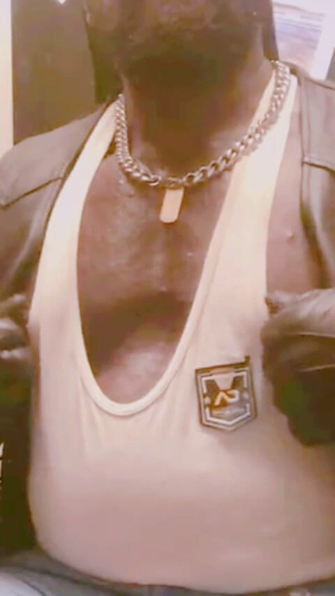 Black smoking muscle stepdad: Svalnatý hřebec kožená džínové boty kouření Solo Titpig