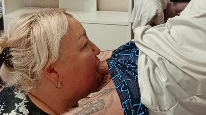 Zona901: सौतेली मम्मी पर्याप्त वीर्य पाने के लिए मिलने आई