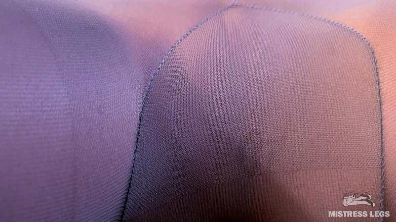 Mistress Legs: 내 큰 엉덩이를 나일론 팬티 스타킹에 얼굴에 직접 앉는다 - POV 페이스시터