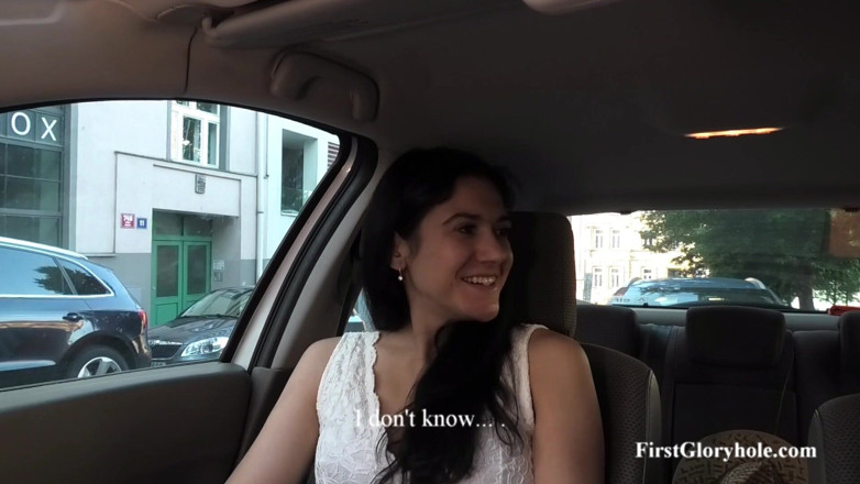 First Gloryhole: Karolina - Primii 6 străini înghițiți - partea numărul 1