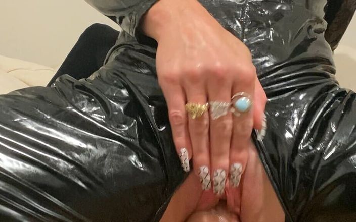 Ravin: Havraní honění a šukání velkého tlustého cumming dildo ptáka, část 1