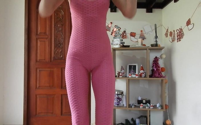 MissAnja_FH: ピンクのジャンプスーツでセクシーで超汗だく