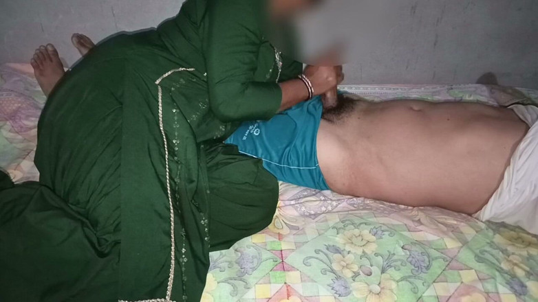 Savita5343: Sasur Bahu 애널 섹스 - Sasurji에서 선물을 따먹을 때 계부와 고통스러운 후장 섹스를 하는 인도 바후