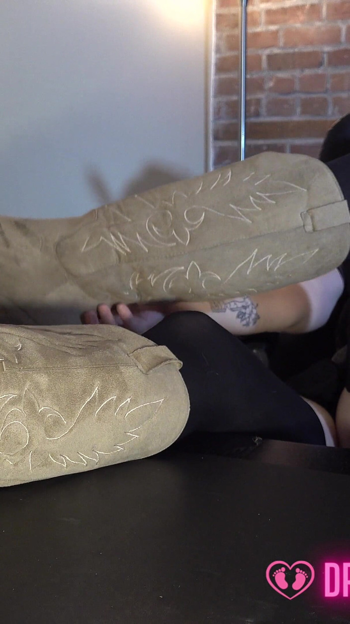 Dreamgirls Clips: I piedi in nylon sudati di delilah - (dreamgirls in calze)