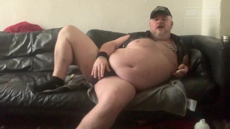 B A Bear: Testing a Dildo up My Fat Pig Ass