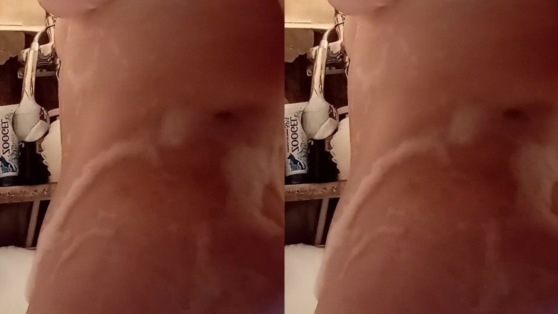 GINGER CRIN 4: Aku muasin diriku sendiri di kamar mandi sambil pamer toket...