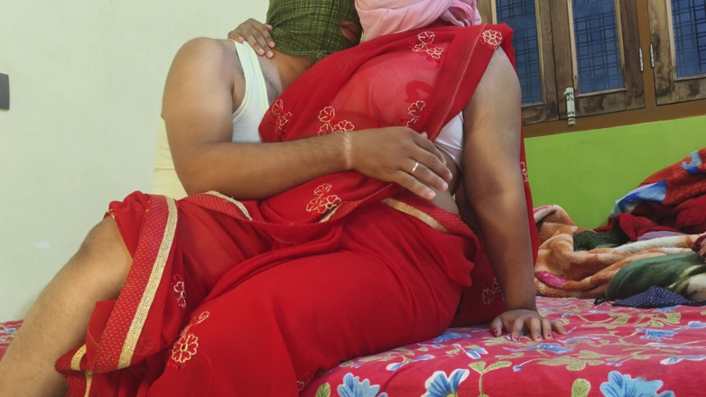 Hotty Mona: Žhavá sexy indická Bhabhi tvrdě šuká s přítelem Sama v místnosti