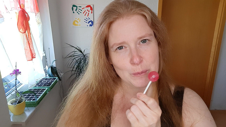 Curly_Dreams: लॉलीपॉप चूसो