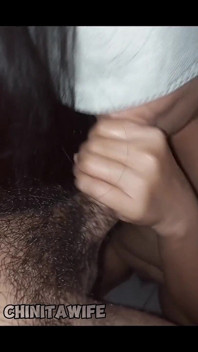 Hezká paní Tin sexy tities hra a kouření - domácí milf asiatka