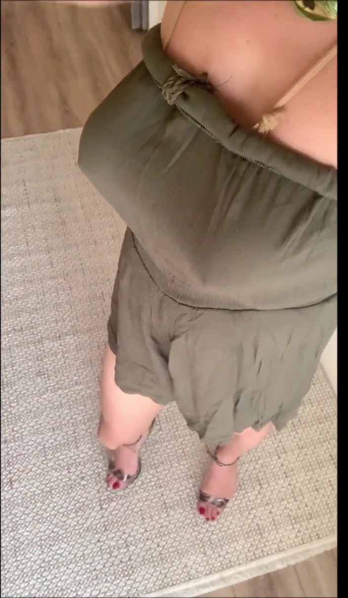 cd_aysemmm: Ma secrétaire à gros nichons (sans soutien-gorge)