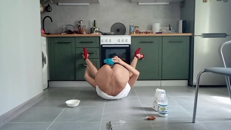 catandfox: Milf pelacur memasak pancake di memeknya