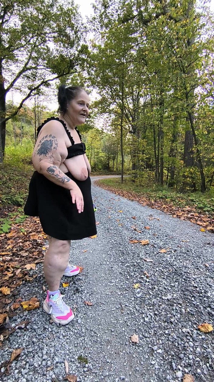 HerculesnVENUS: Na estrada rural esta prostituta esguicha uma carga