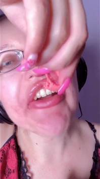 Asmr Teeth candy essen - Asmr, Augenbrille, Gianess, lippenstift, große lippen, Mough, Essen, Gesichtsfetisch, lange Nägel
