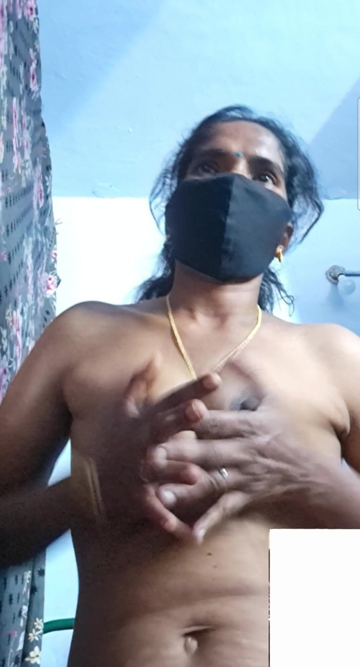 Jayaselvi: Tamil ciocia czerwony wewnętrzny serwis połączeń wideo