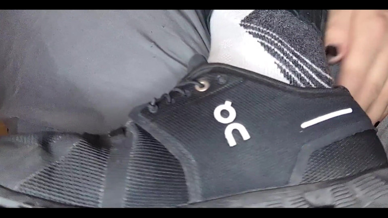 WolfgangWhite: Zapatos y calcetines dominación por Scary Bunny