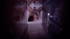 Miss Alessa Milano: Le plombier a secrètement installé une caméra sous la douche