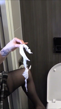 Flushing the toilet pervert