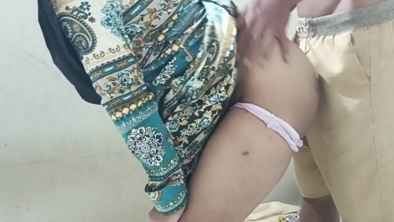 Rania: ヒジャブ教師の台頭