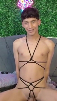 Ti piace come rimbalzano i miei glutei? Le ho messo in faccia?